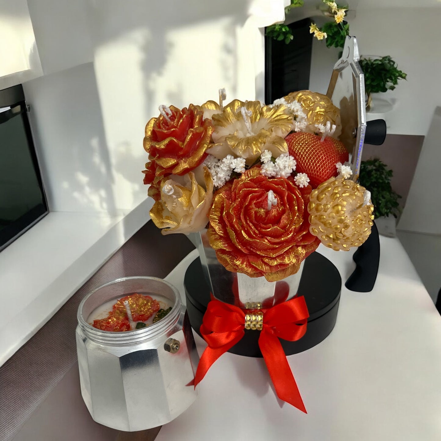 Moka Bloom – Artisanal Candle & Floral Centerpiece