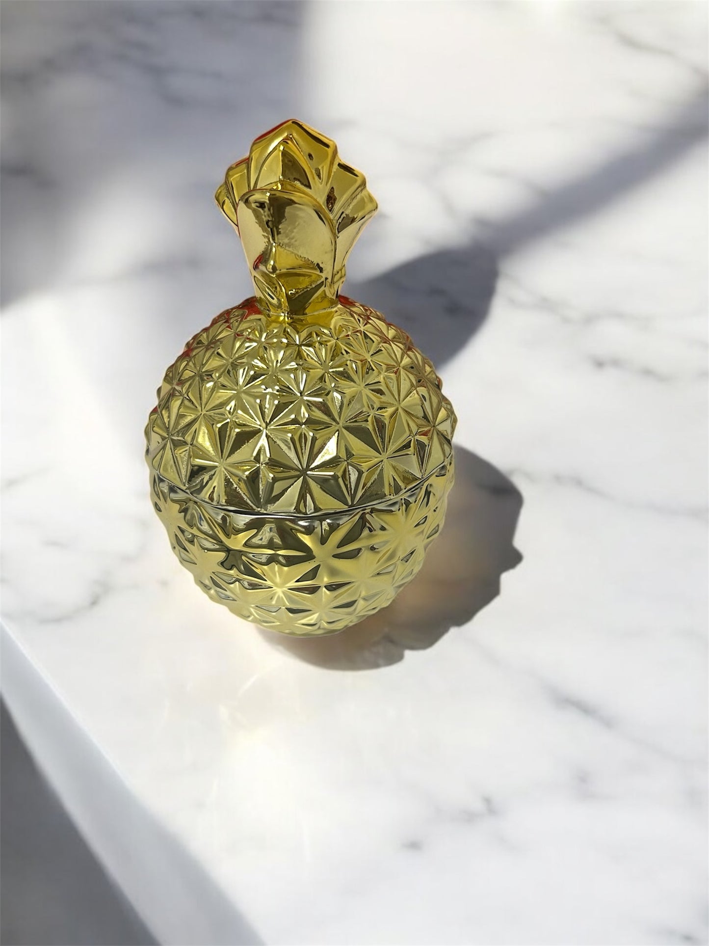 Pineapple Candle Jar with Floral Wax Center – Elegant Decorative Candle Gift