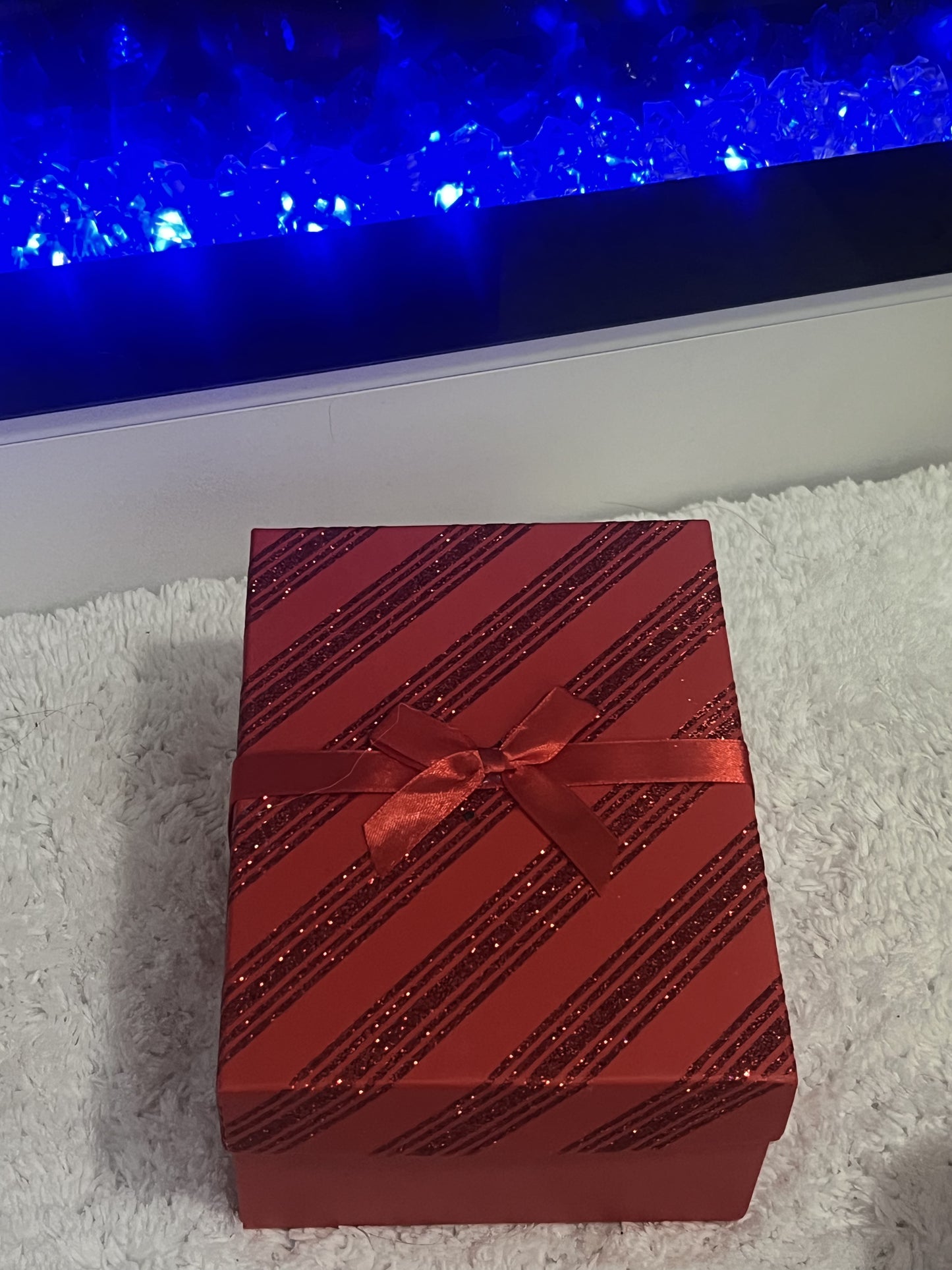 Sculpted Candle Gift Box – White Elegance Edition