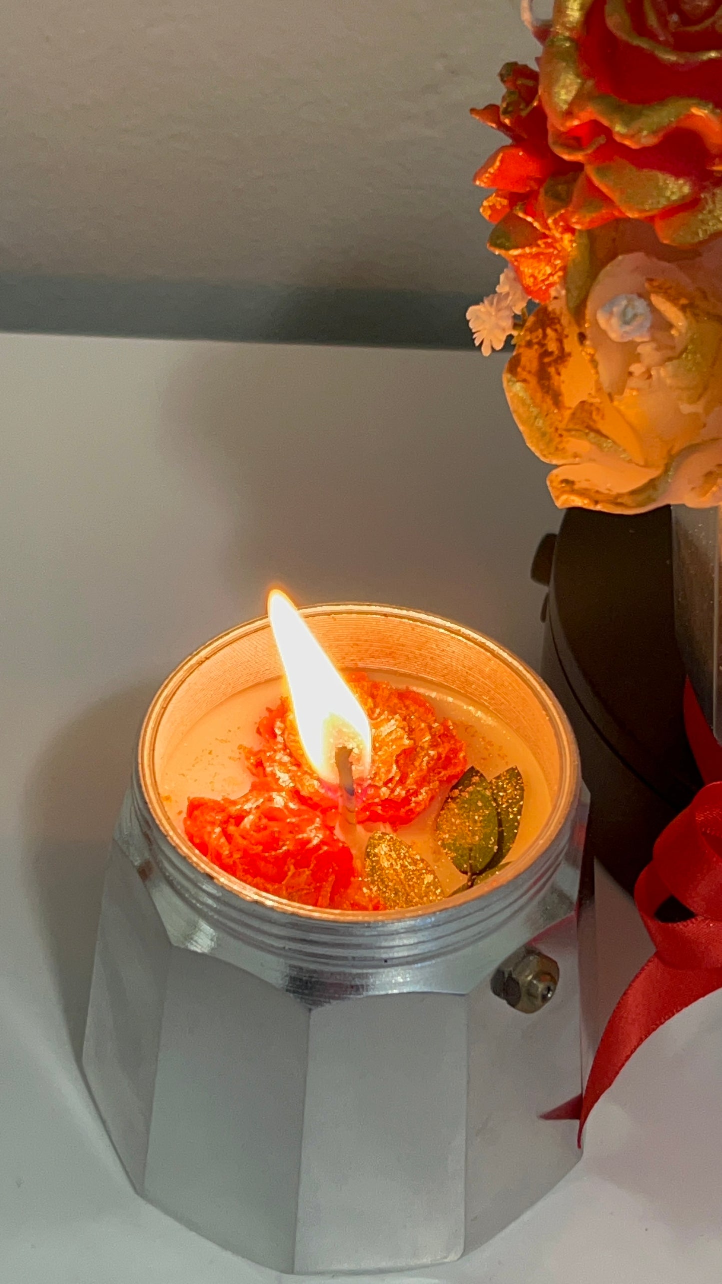 Moka Bloom – Artisanal Candle & Floral Centerpiece