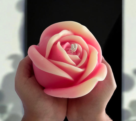 Rose-Shaped Scented Candle – Made to Captivate